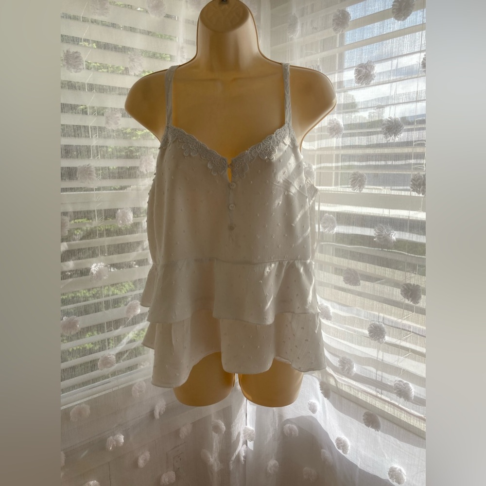 urban romantics size L cute white tank top